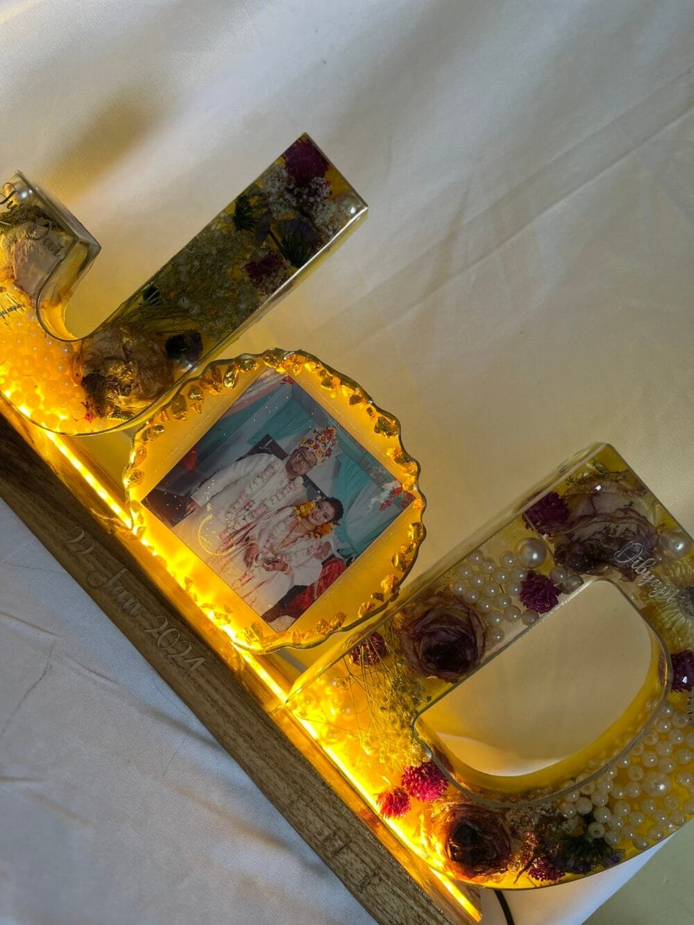 Couple led stand with photo in between - Image 6
