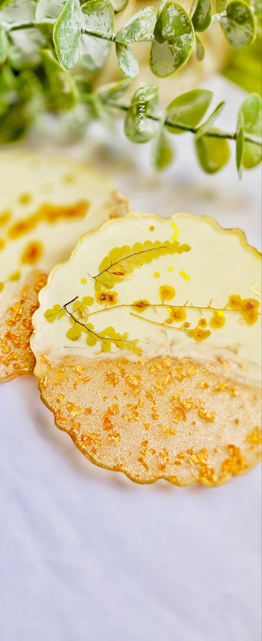 White & gold detail coasters - Image 2